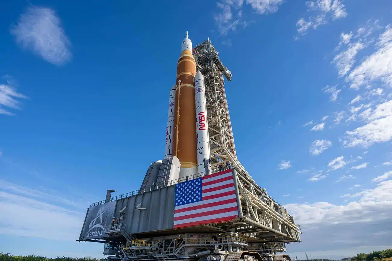 Artemis 2 rocket